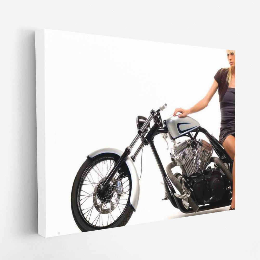 Power and Confidence: A Stylish Motorcycle for Speed Lovers