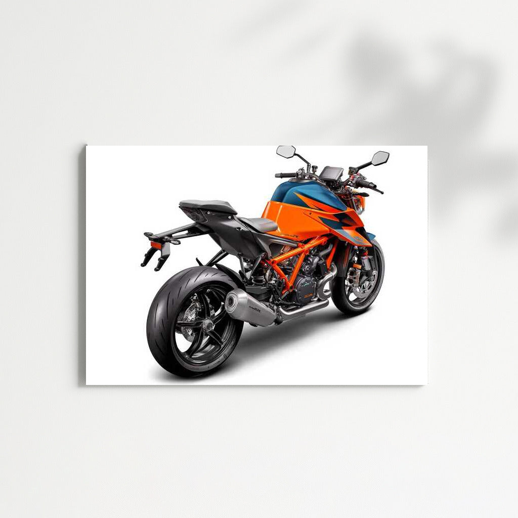 Dynamics and style: KTM 1290 Super Duke in motion