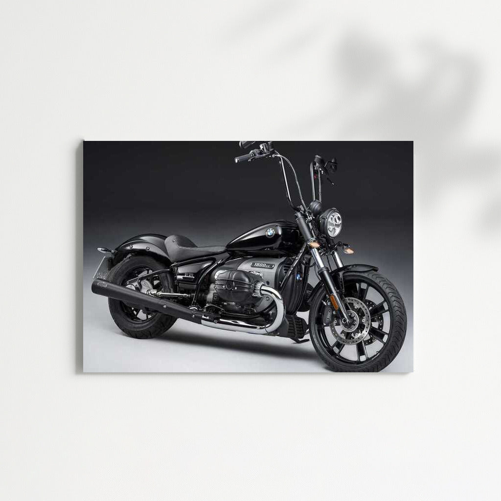 Elegant BMW R18: Dynamics and Style in Your Interior