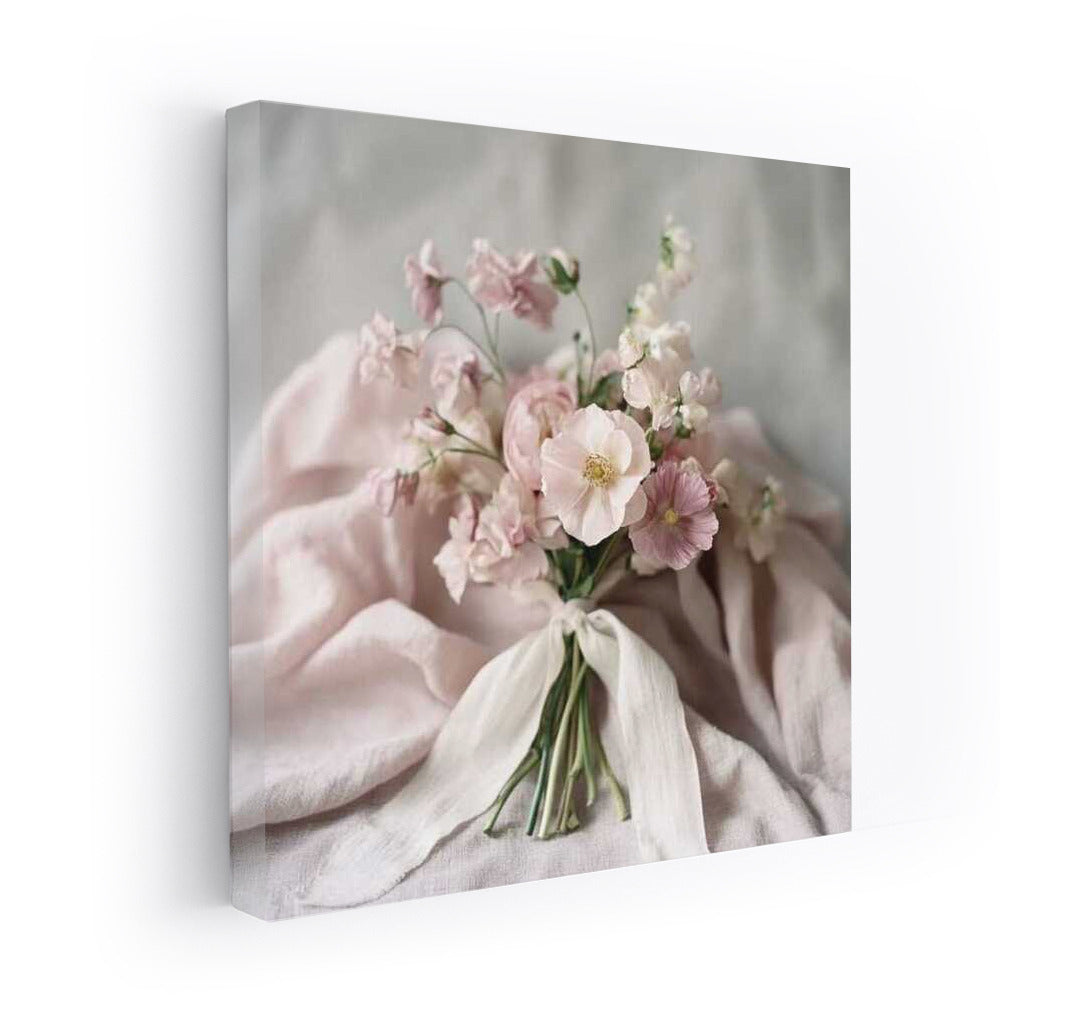 Pink Lavatera Bouquet: Elegance and Freshness in the Interior