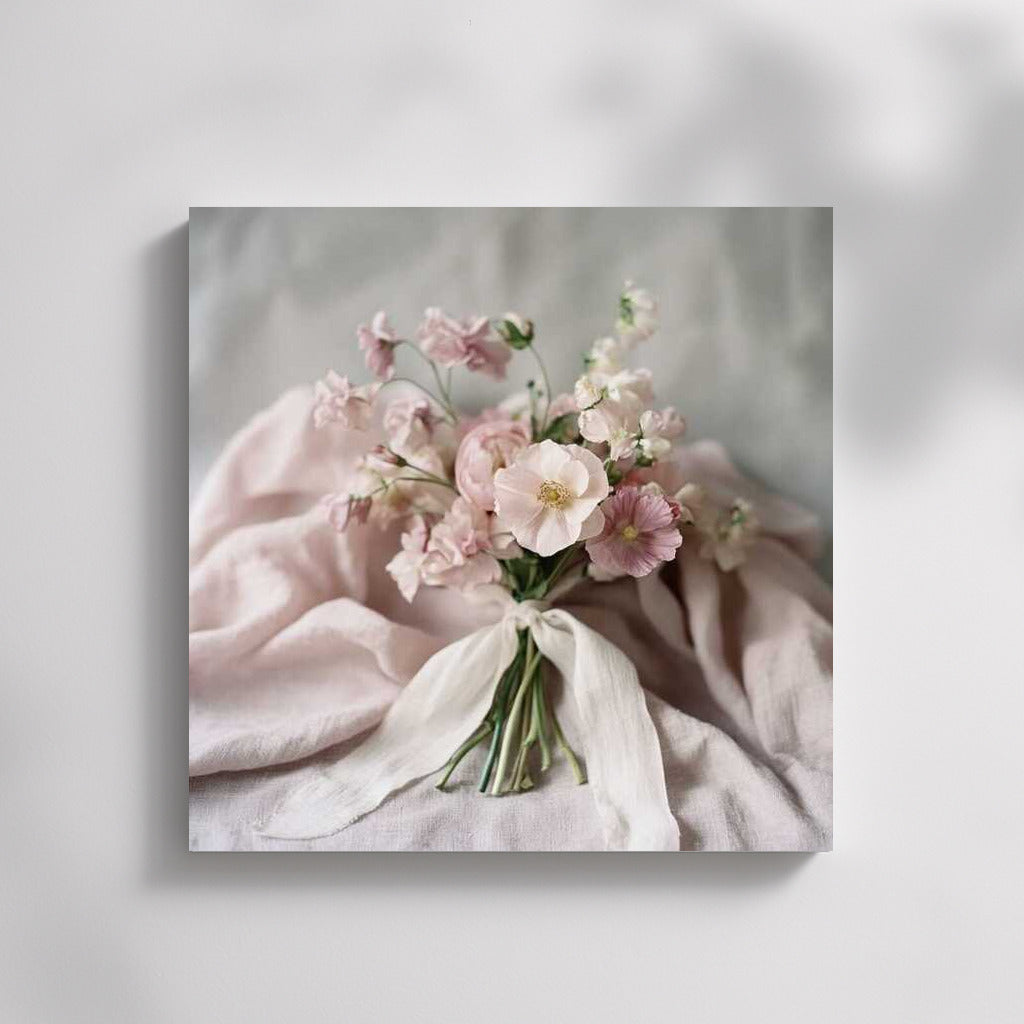 Pink Lavatera Bouquet: Elegance and Freshness in the Interior