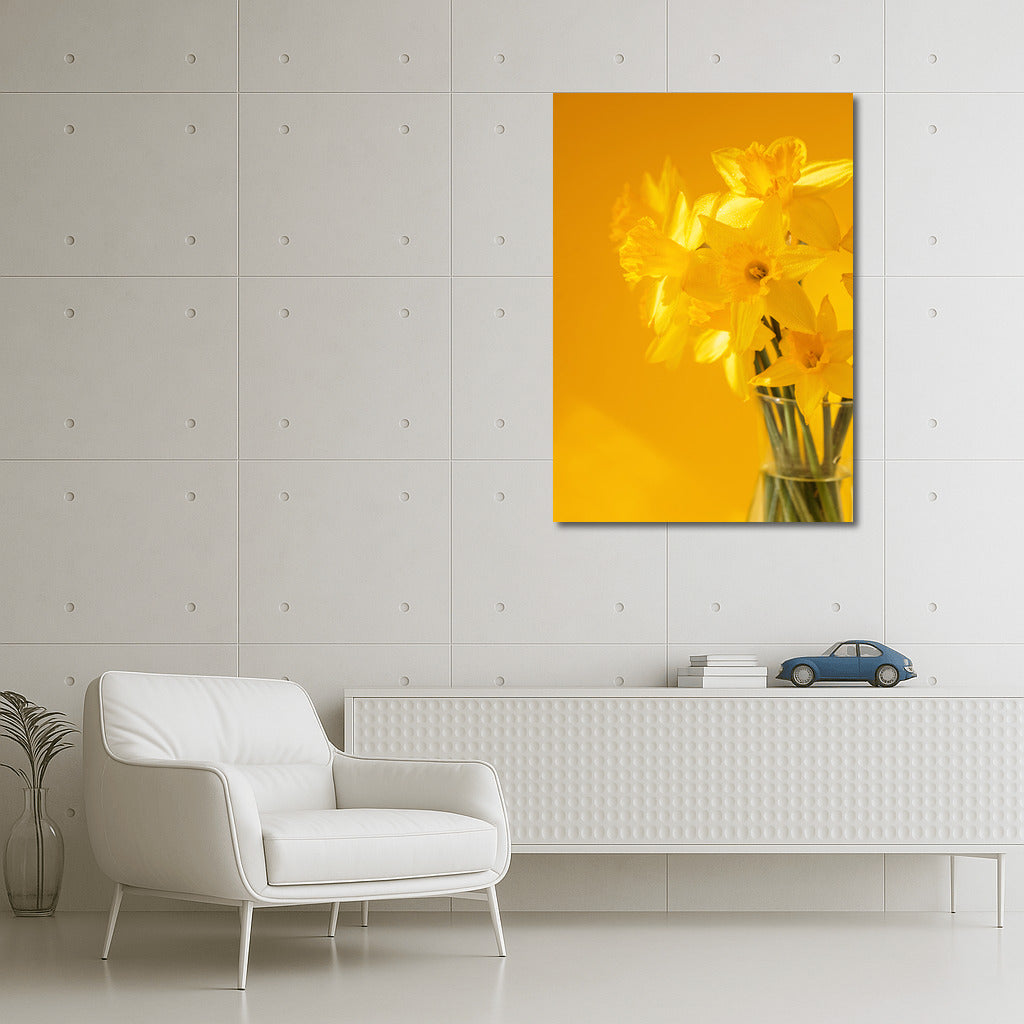 Spring Daffodils in a Transparent Vase: Brightness and Freshness for Your Interior