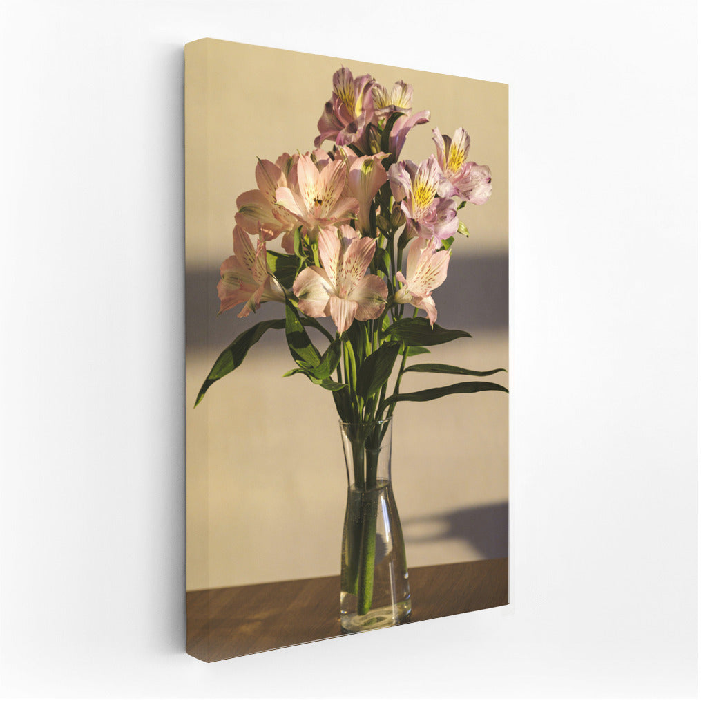 Alstroemerias: Delicate Flowers for an Elegant Interior