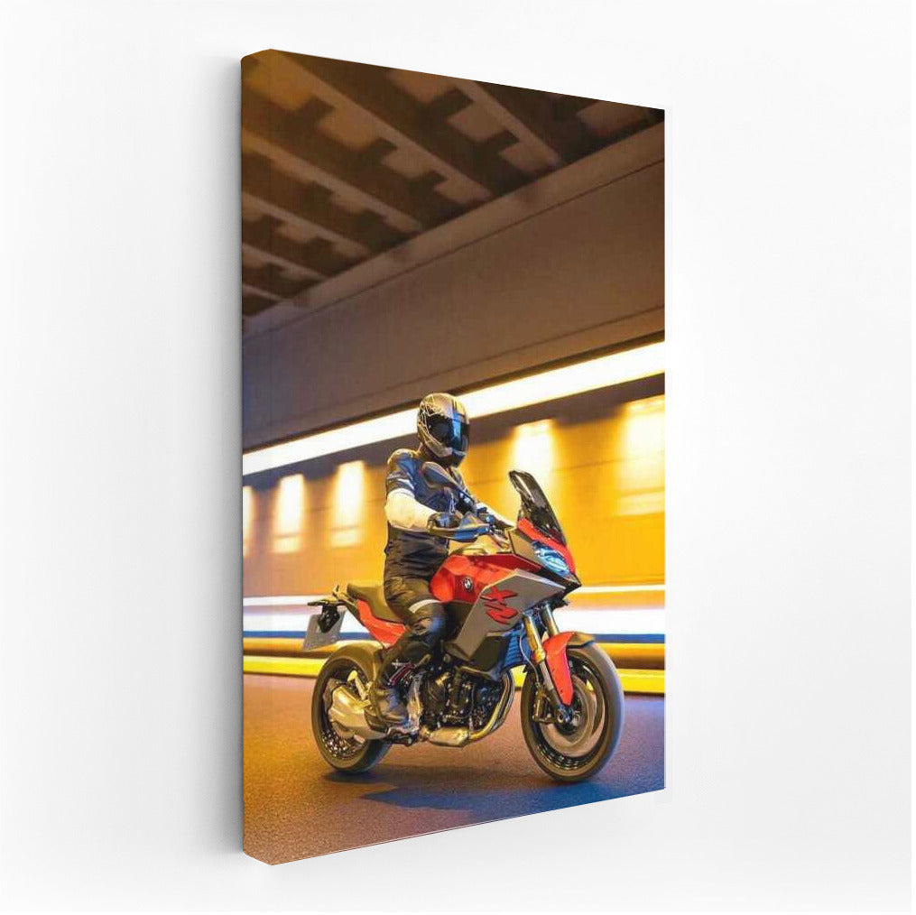 Speed and style: BMW F 900 XR in the tunnel