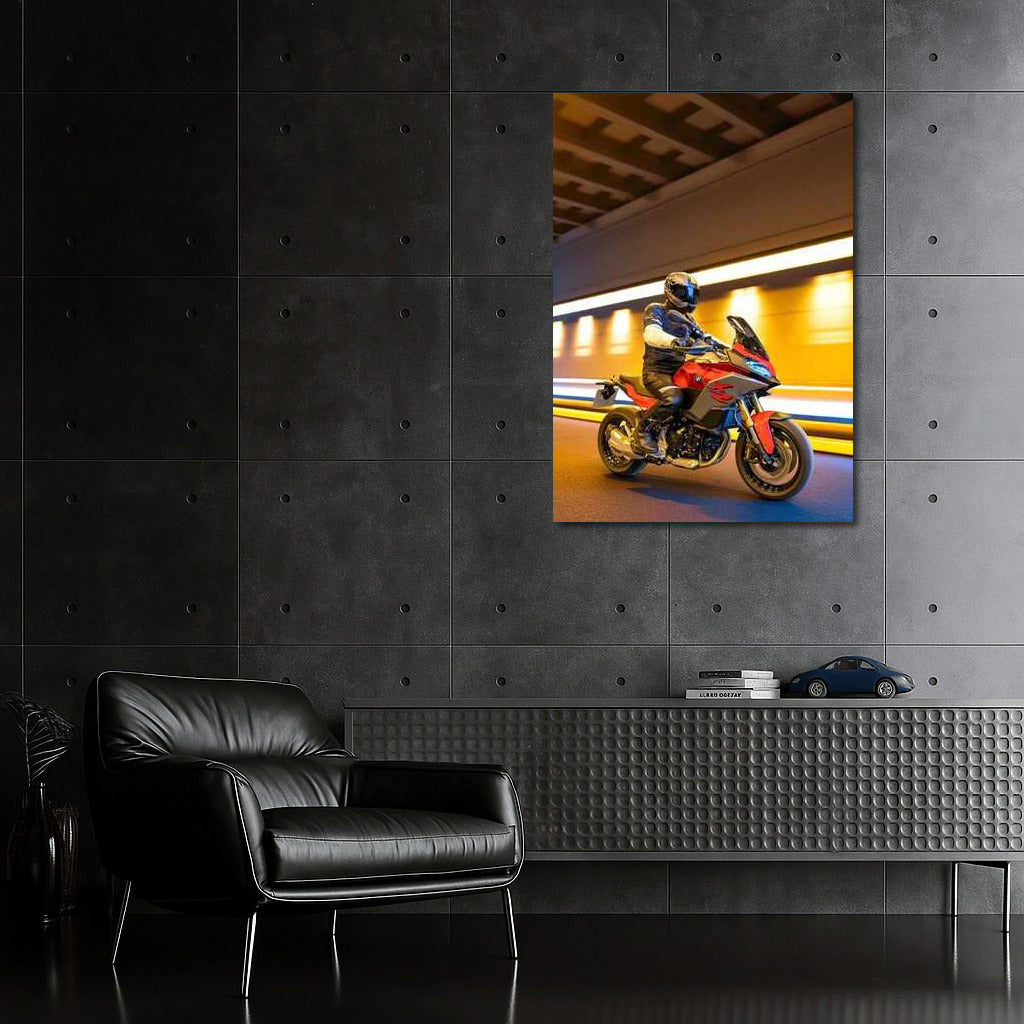 Speed and style: BMW F 900 XR in the tunnel