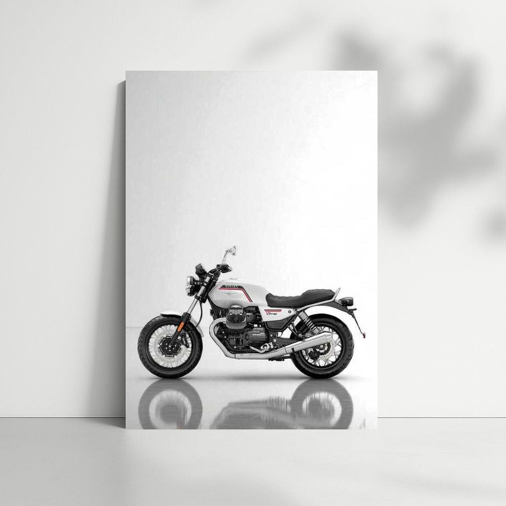 Elegance Moto Guzzi V7: Minimalism and Style