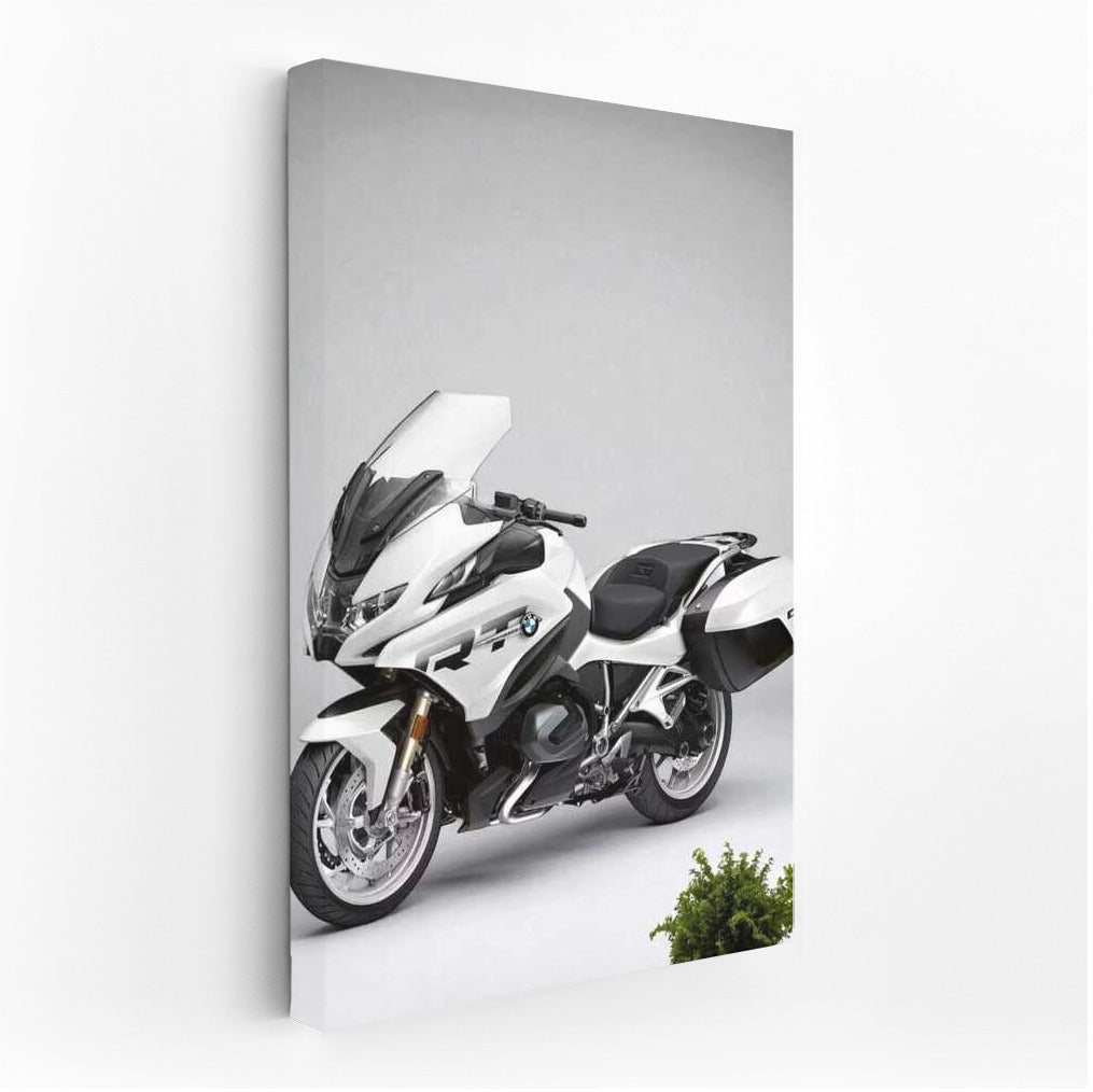 BMW R 1250 RT: Touring Elegance on a Minimalistic Background