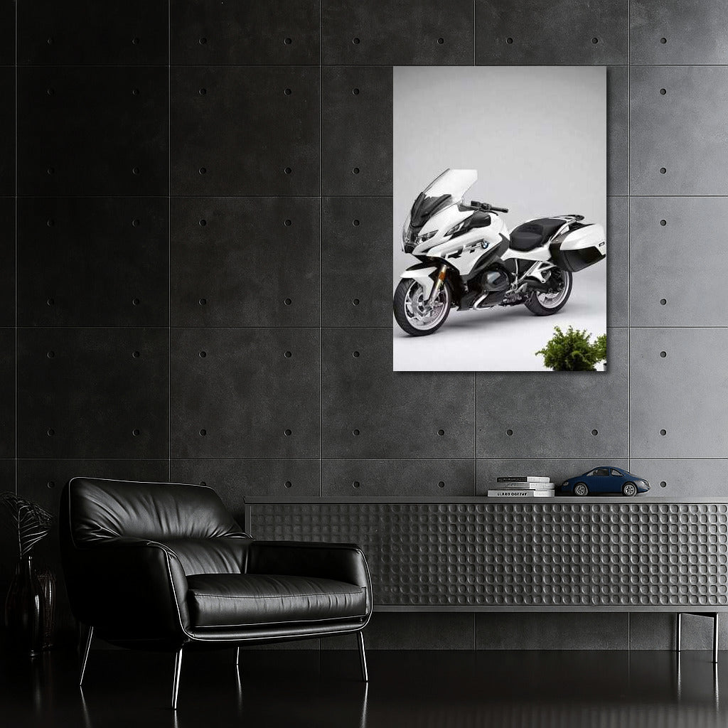 BMW R 1250 RT: Touring Elegance on a Minimalistic Background