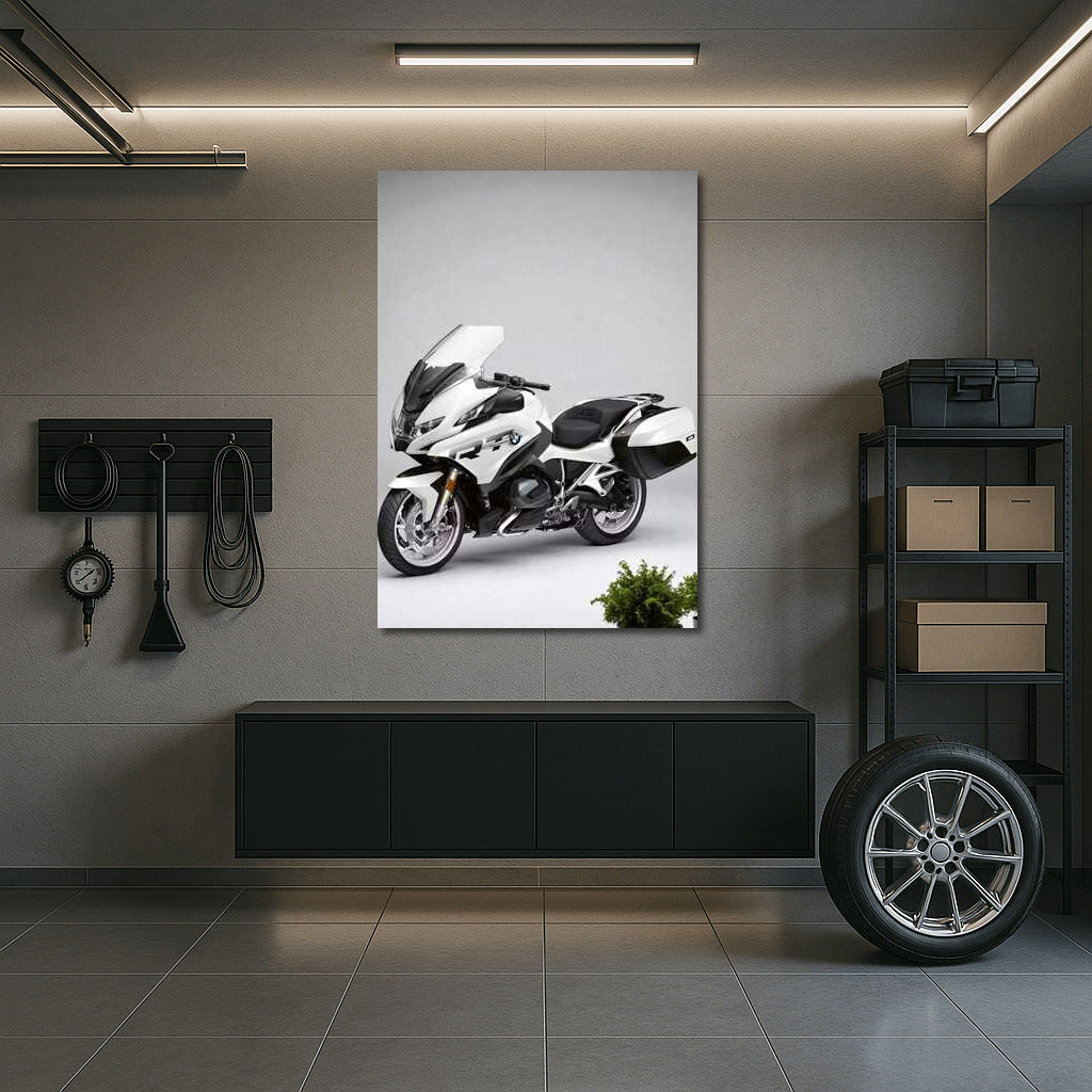 BMW R 1250 RT: Touring Elegance on a Minimalistic Background