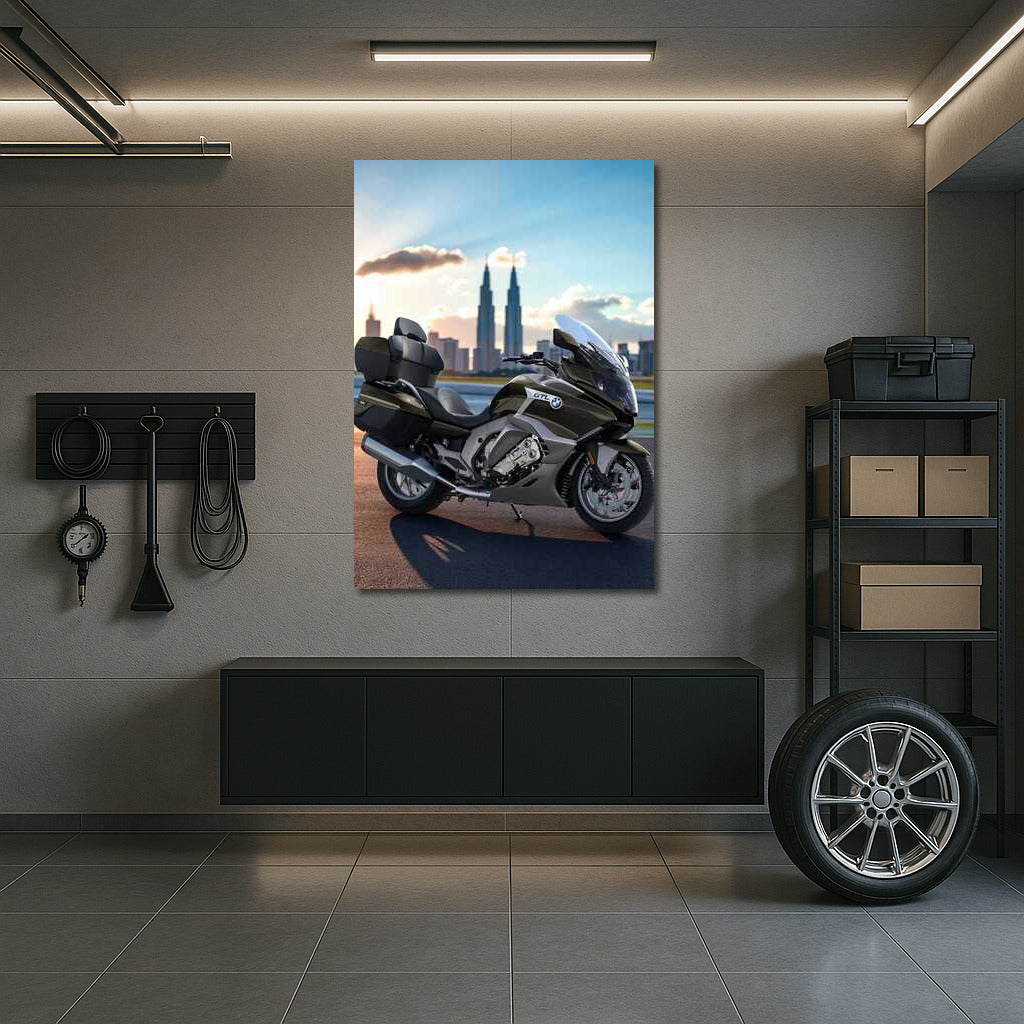 BMW K 1600 GTL: Dynamics on the City Obry