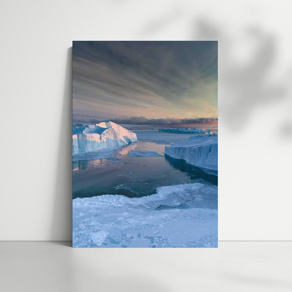 The Majesty of Icebergs: Natural Landscapes and Glaciers
