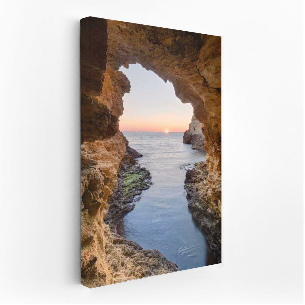 Sunset Glow: The Majesty of Canyons and Natural Landscapes