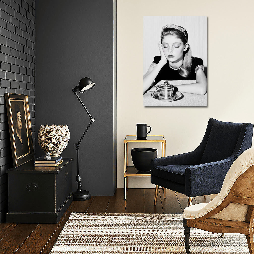 Tea Dream in the Rays of Glamour