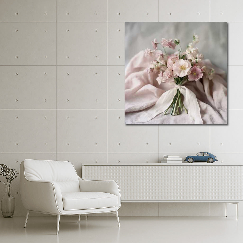 Pink Lavatera Bouquet: Elegance and Freshness in the Interior