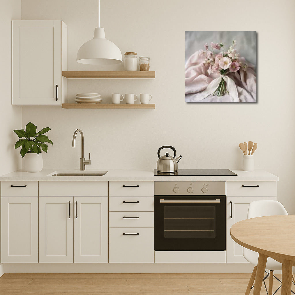 Pink Lavatera Bouquet: Elegance and Freshness in the Interior