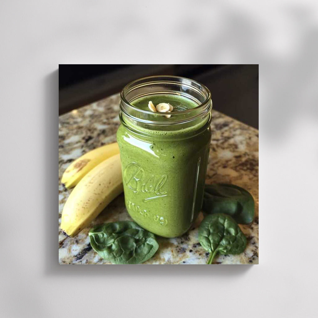 Green Smoothie with Banana and Spinach: Vitamin Explosion on Your Wall