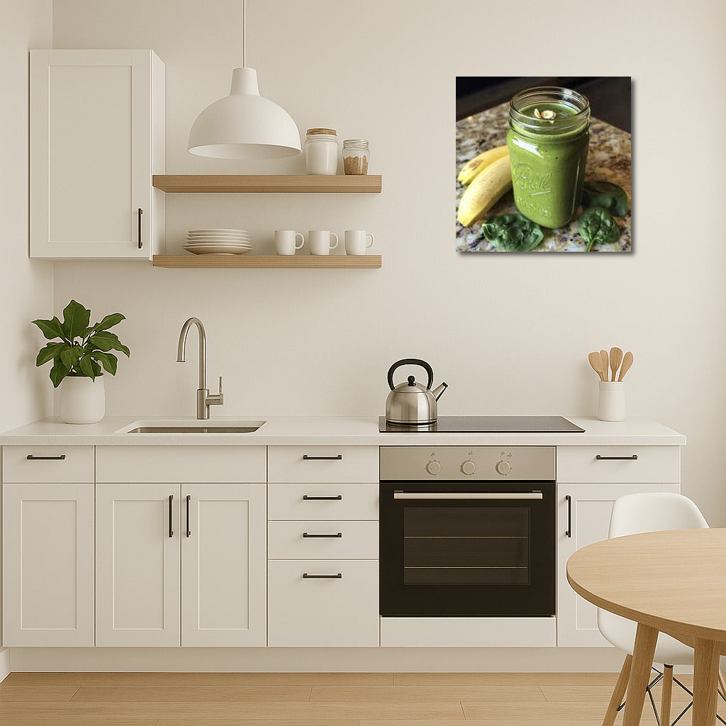 Green Smoothie with Banana and Spinach: Vitamin Explosion on Your Wall