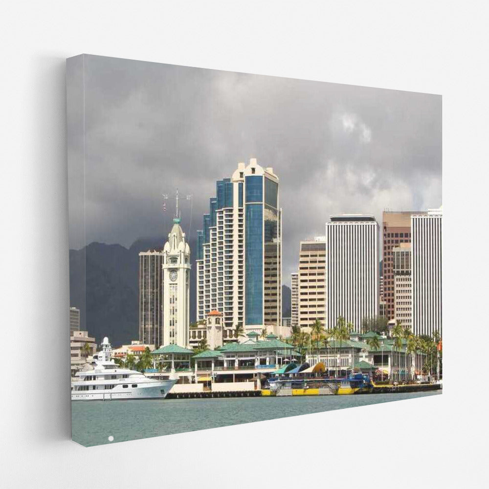 Honolulu: Skyscrapers and Ocean Breeze – Cityscapes of the USA