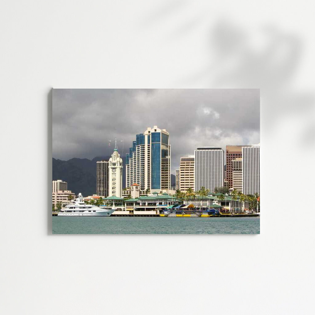 Honolulu: Skyscrapers and Ocean Breeze – Cityscapes of the USA