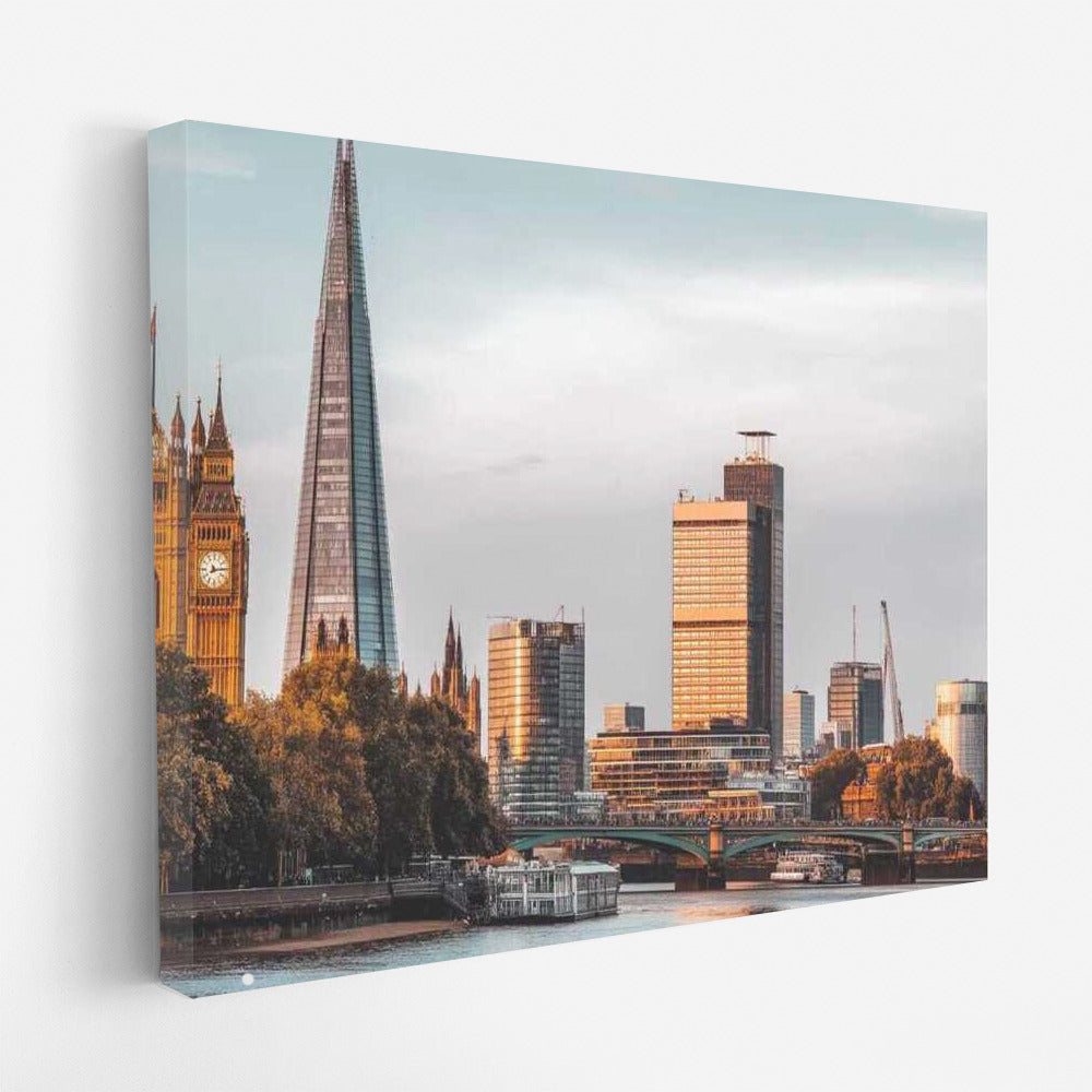 London Dawn: Silhouettes and Evening Light in the Cityscape