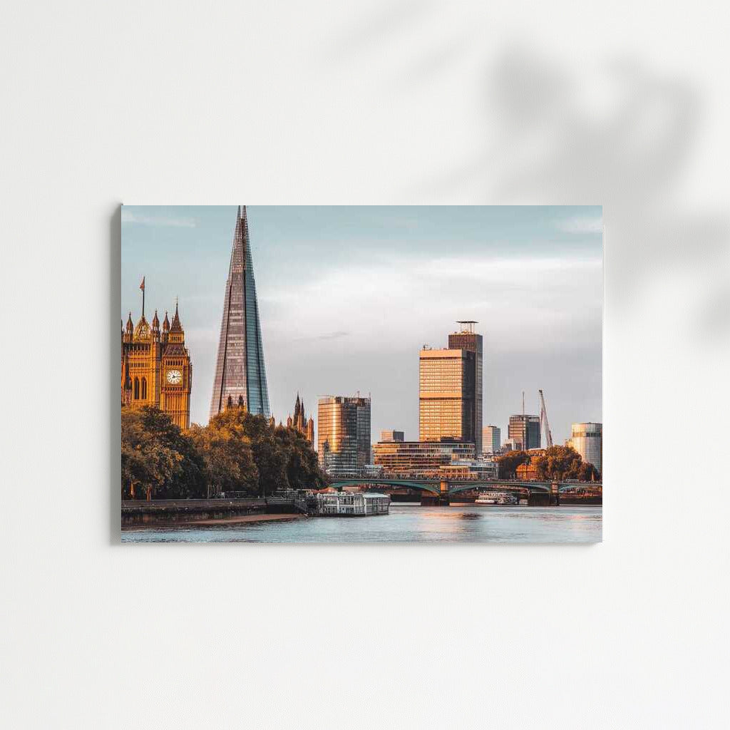 London Dawn: Silhouettes and Evening Light in the Cityscape
