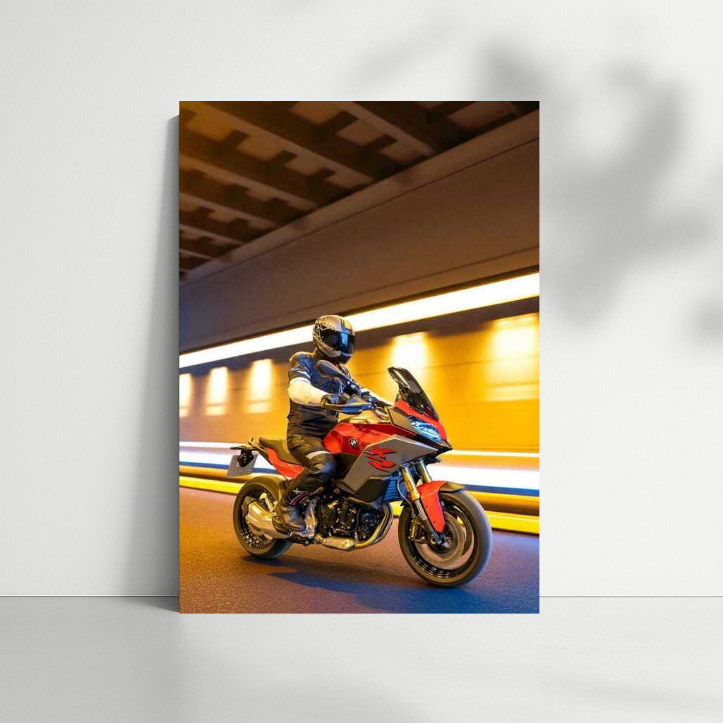 Speed and style: BMW F 900 XR in the tunnel