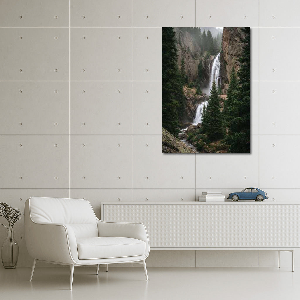 The Majesty of the Waterfall: Natural Scenery and Green Cliffs