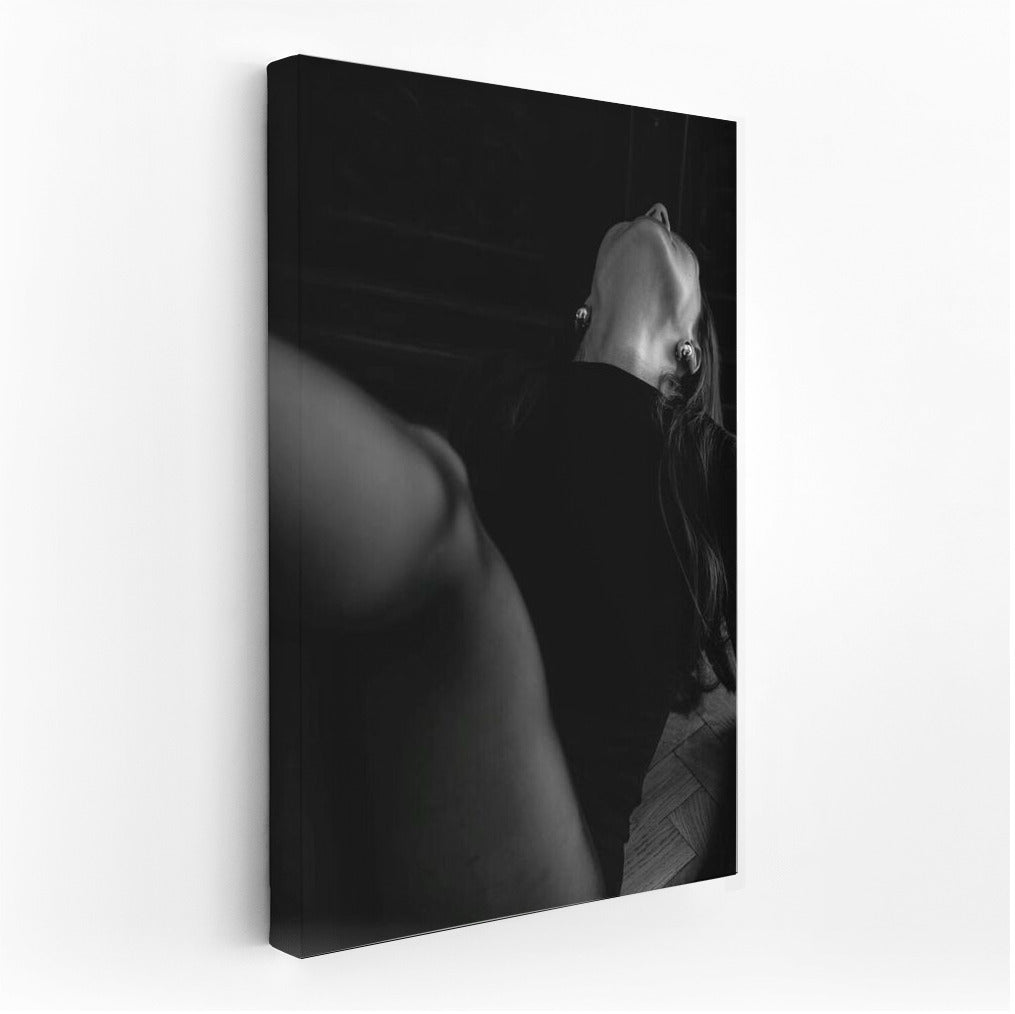 Sophisticated Sensuality: Bold Accent