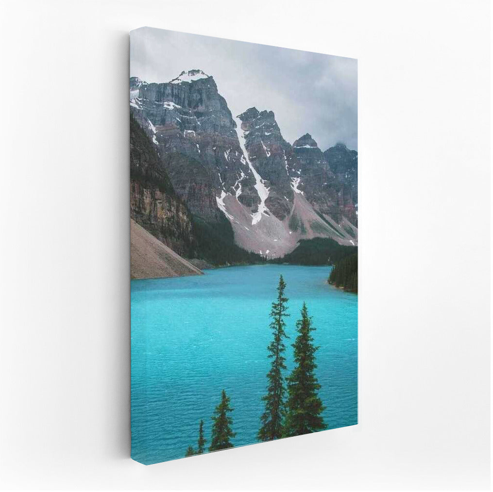 The Majesty of the Canadian Mountains and Lakes: Country Landscape