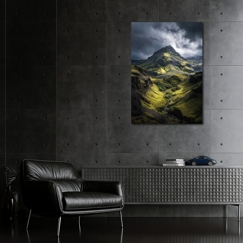 The Majesty of Iceland's Mountains: Wildlife