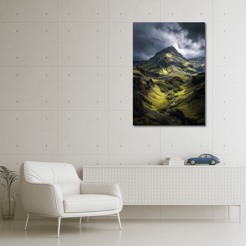 The Majesty of Iceland's Mountains: Wildlife