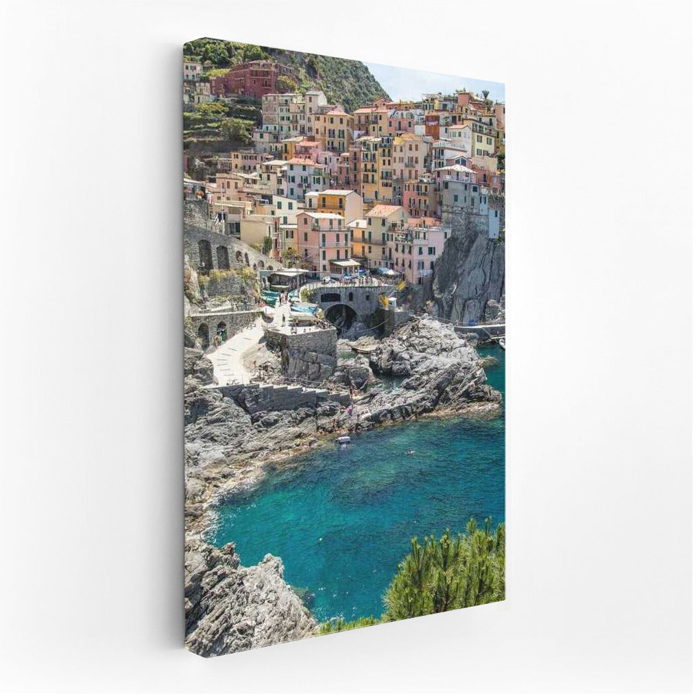 Vibrant Shores of Italy: Picturesque Views of the Azure Sea