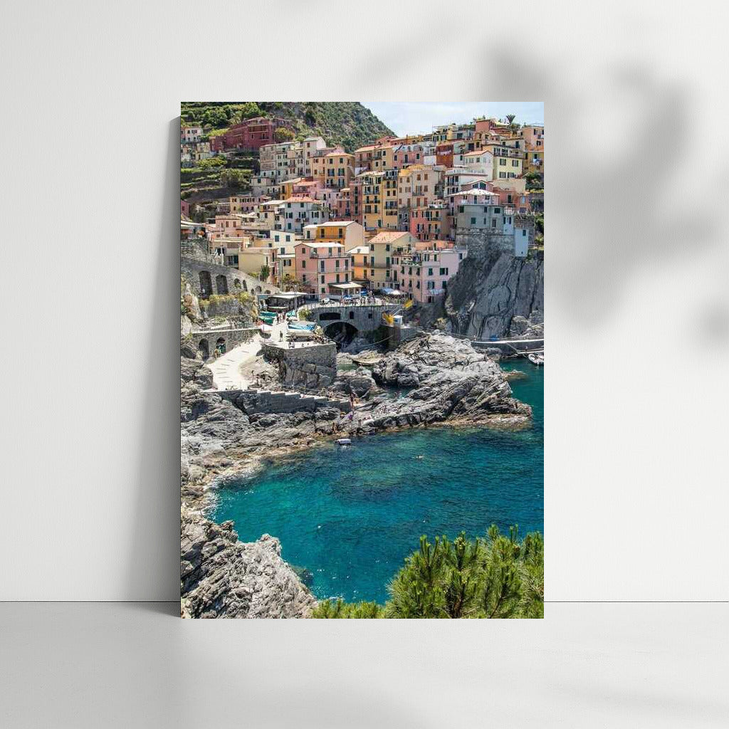 Vibrant Shores of Italy: Picturesque Views of the Azure Sea