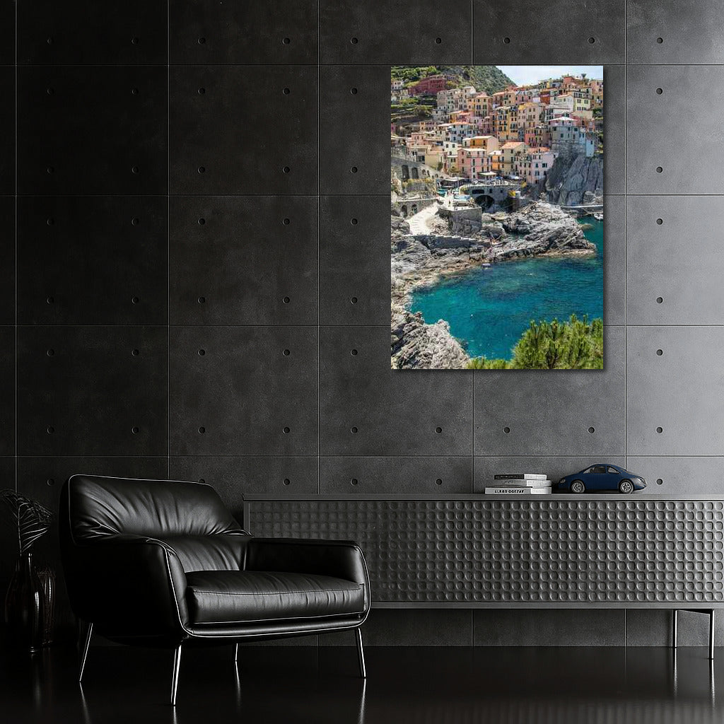 Vibrant Shores of Italy: Picturesque Views of the Azure Sea