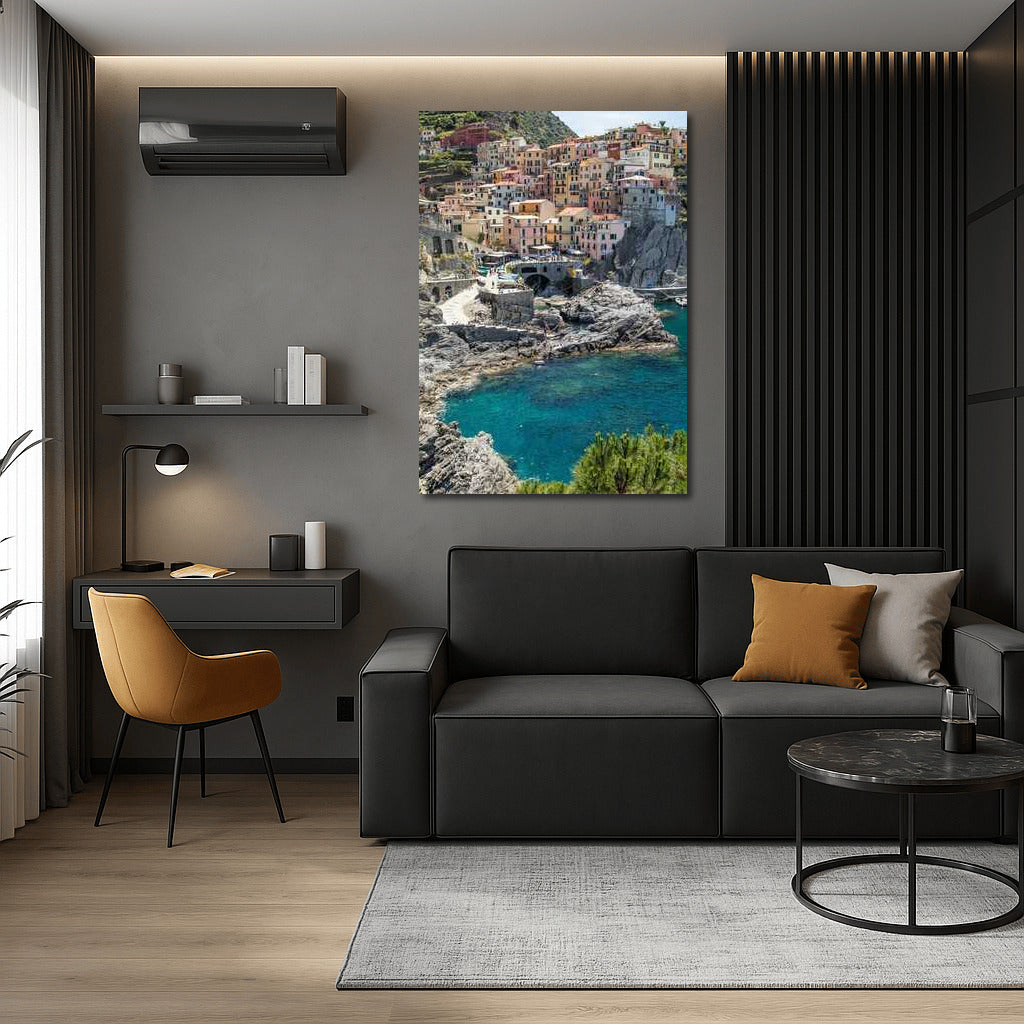 Vibrant Shores of Italy: Picturesque Views of the Azure Sea