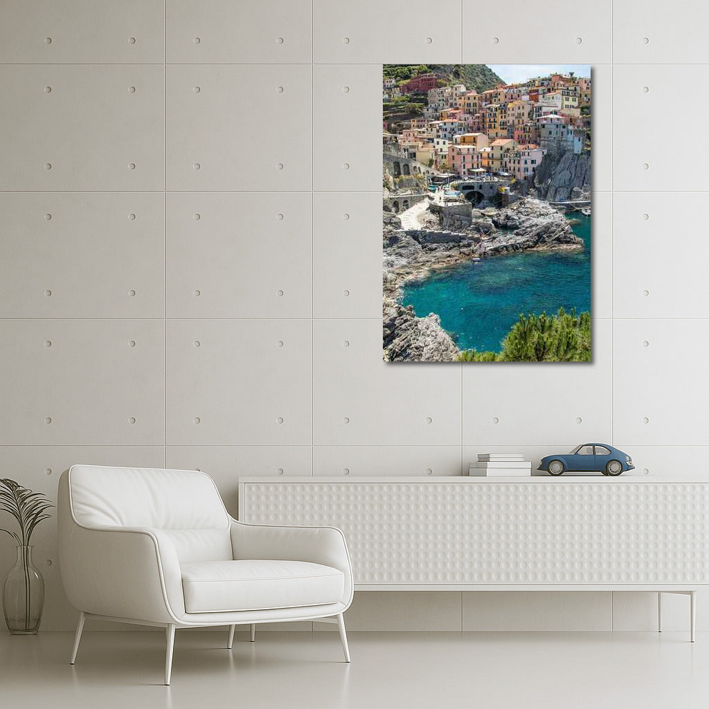 Vibrant Shores of Italy: Picturesque Views of the Azure Sea