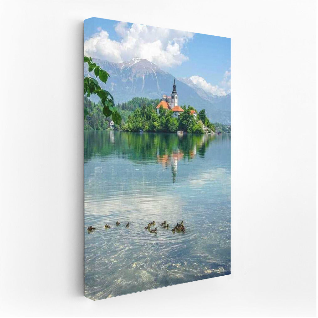 A secluded island in the heart of Slovenia: the grandeur of the mountains and the calm of the waters