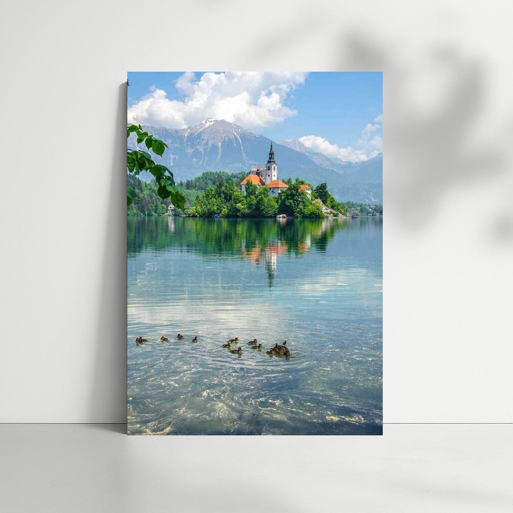 A secluded island in the heart of Slovenia: the grandeur of the mountains and the calm of the waters