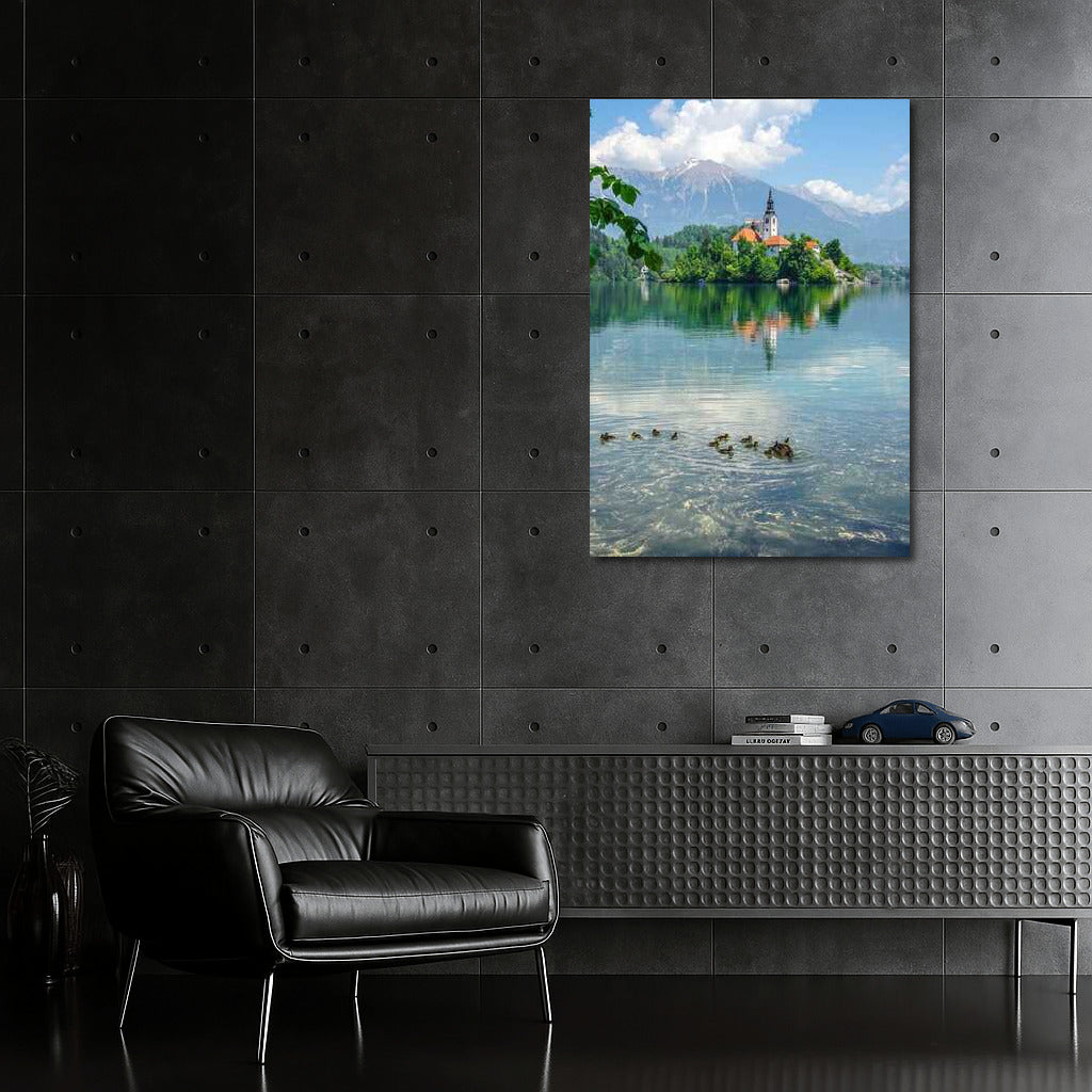 A secluded island in the heart of Slovenia: the grandeur of the mountains and the calm of the waters