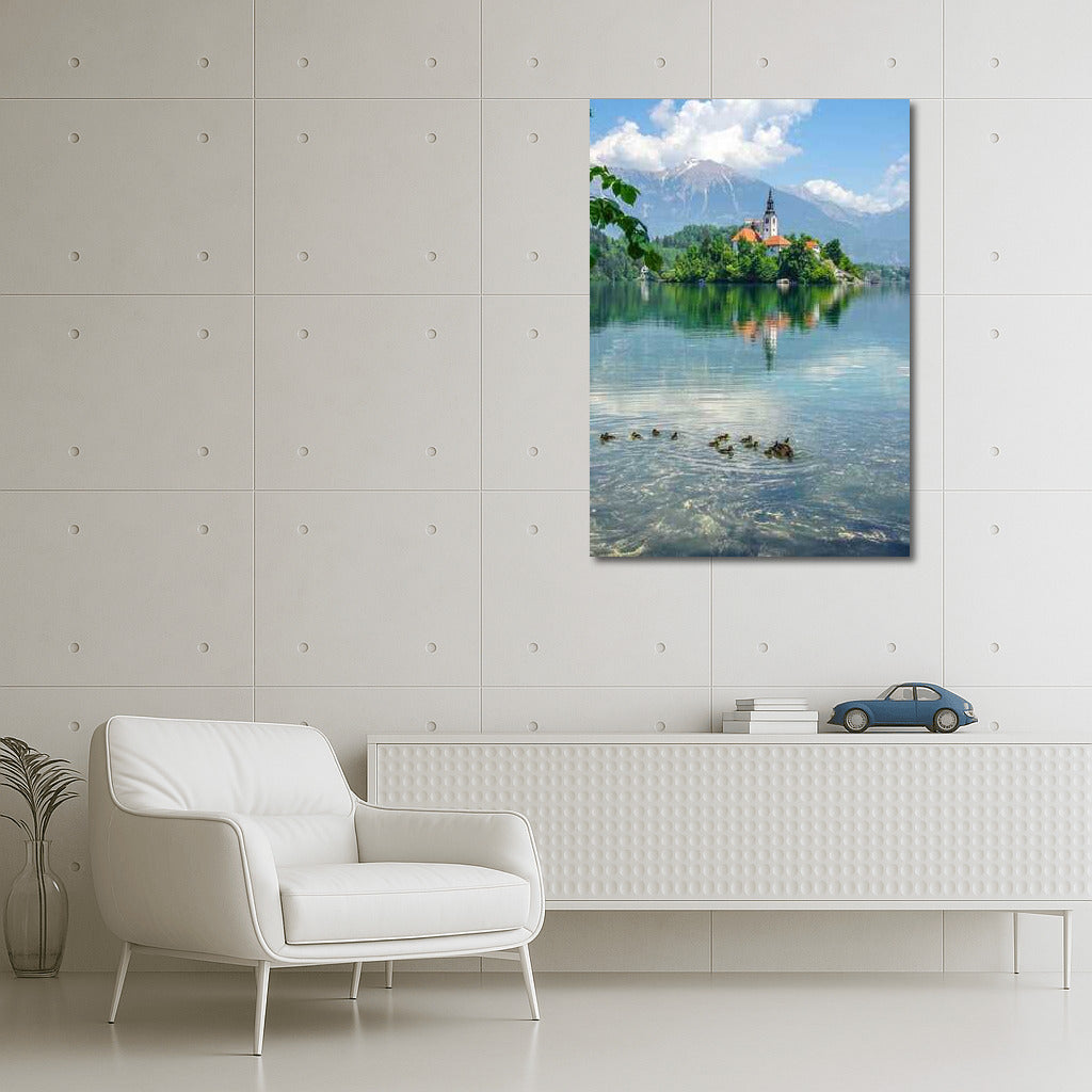 A secluded island in the heart of Slovenia: the grandeur of the mountains and the calm of the waters