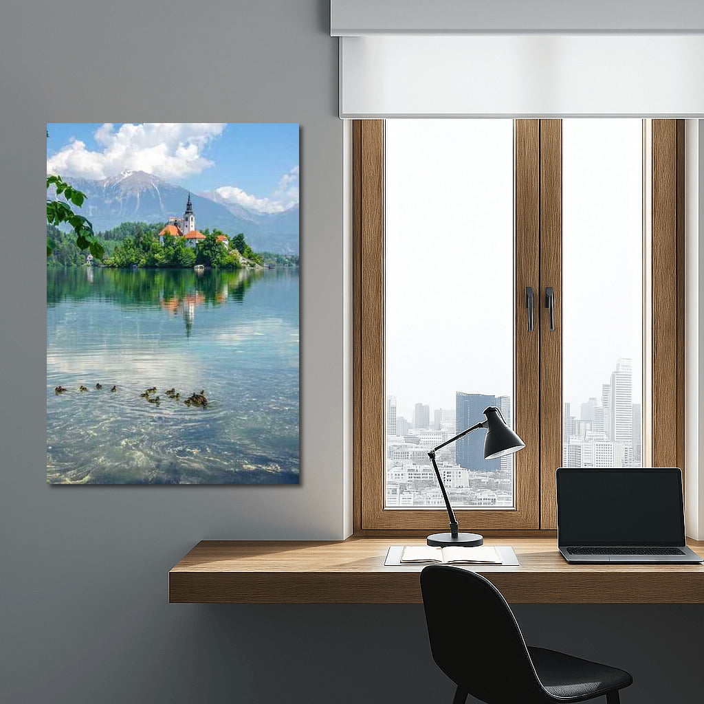 A secluded island in the heart of Slovenia: the grandeur of the mountains and the calm of the waters