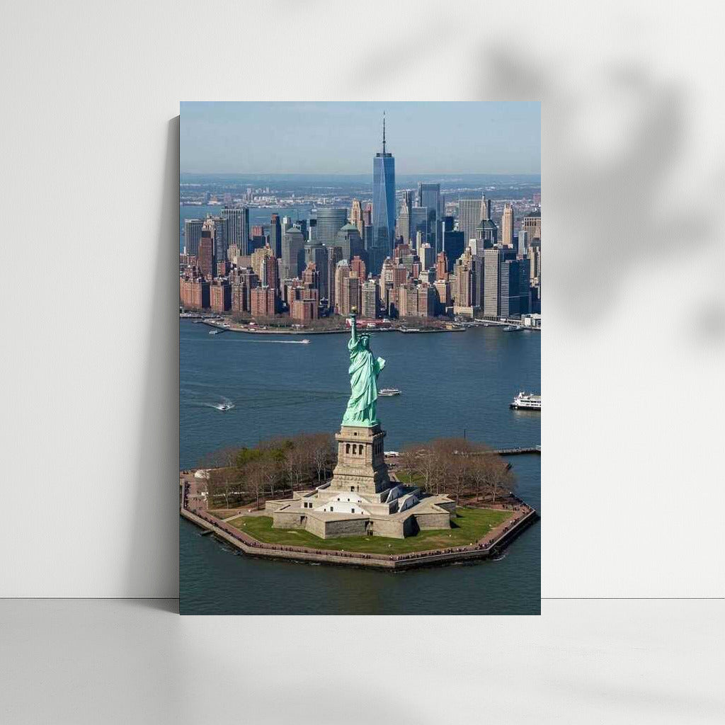 The Statue of Liberty: The Grandeur of New York and the Spirit of the United States