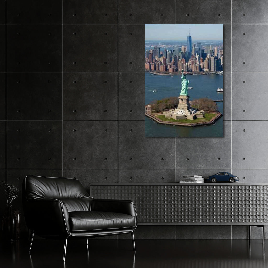 The Statue of Liberty: The Grandeur of New York and the Spirit of the United States