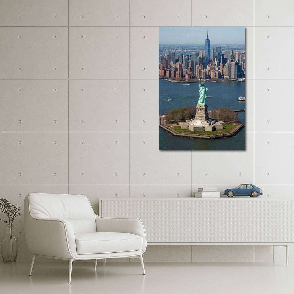 The Statue of Liberty: The Grandeur of New York and the Spirit of the United States