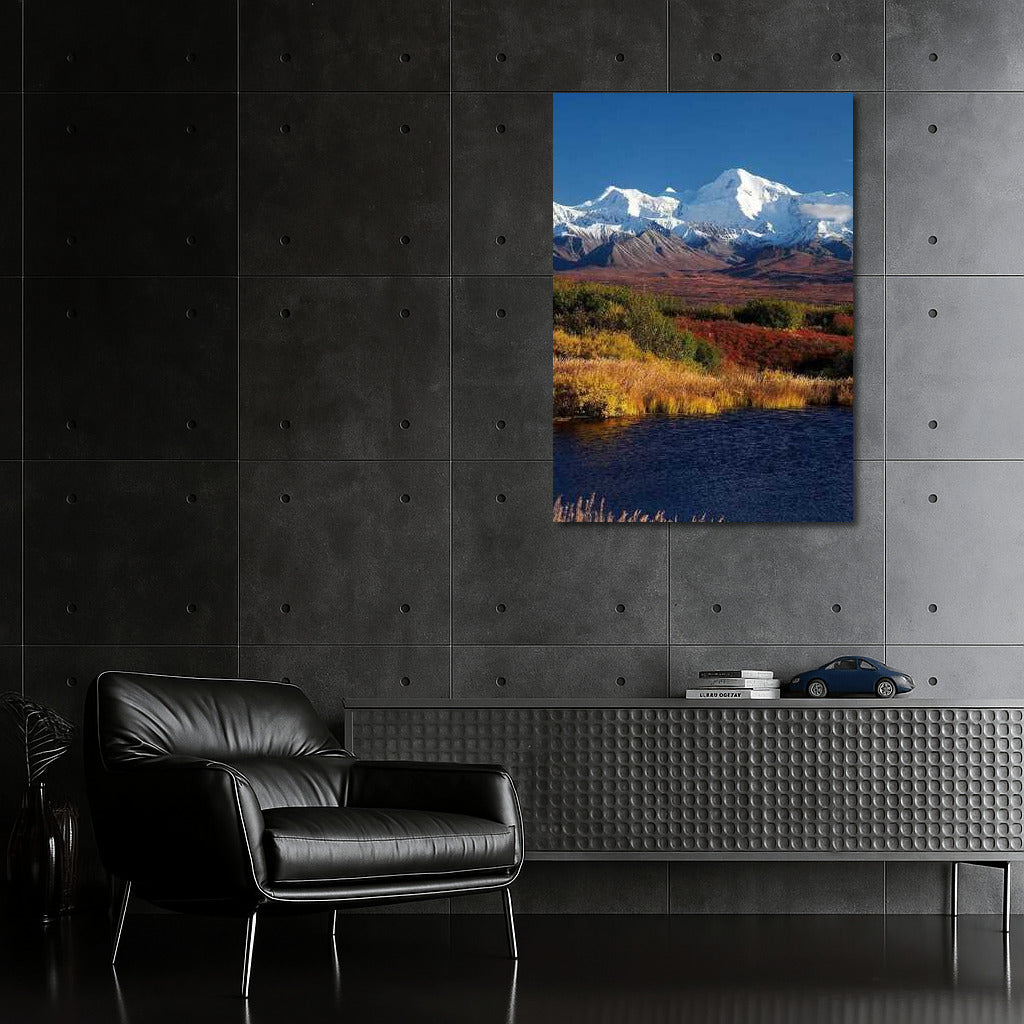 Alaskan Grandeur: Autumn Mountains and Wildlife of the USA