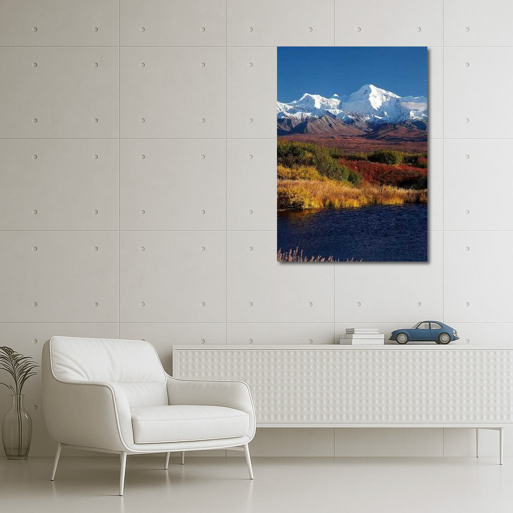 Alaskan Grandeur: Autumn Mountains and Wildlife of the USA