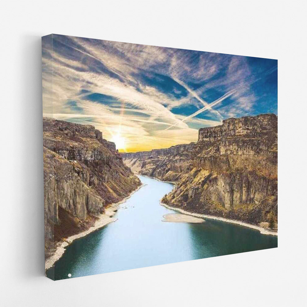 Scenic Idaho Canyon: Natural Beauty of the USA