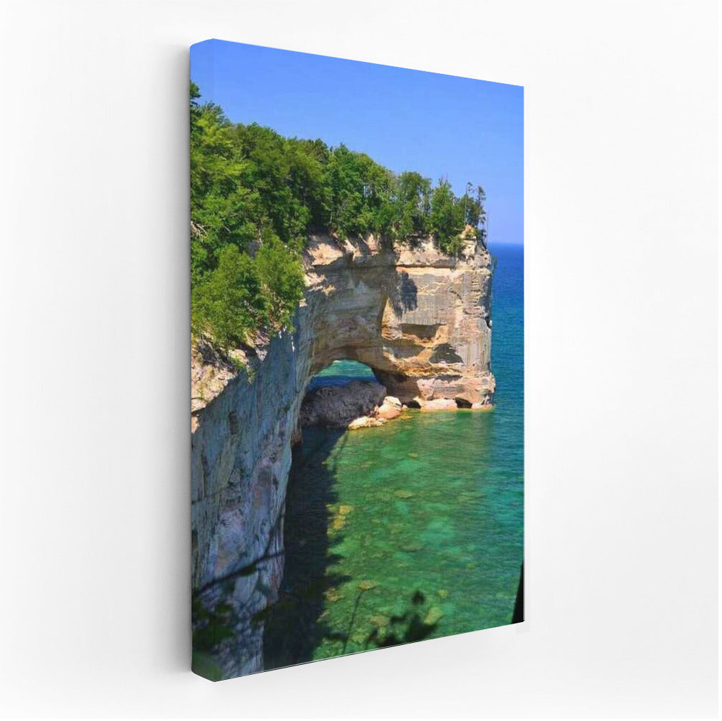 Michigan's Steep Cliffs: Turquoise Lake USA