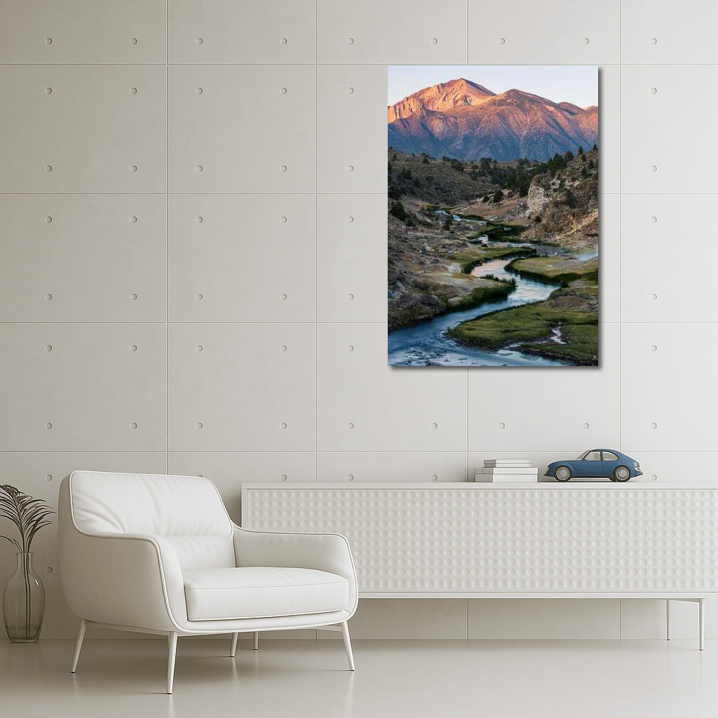 Cozy Nevada Landscape: Mountains and River