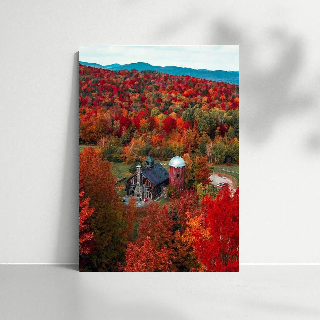 Vermont's Autumn Charm: A Landscape of Tranquility and Nature